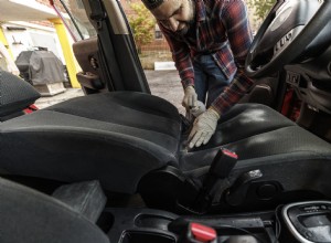 Čištění interiéru auta bez námahy:Tipy na odstranění rozlitého mléka 