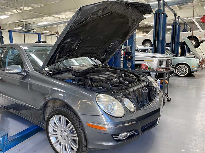 Jak bezpečně zvládnout přehřátí motoru Mercedes 