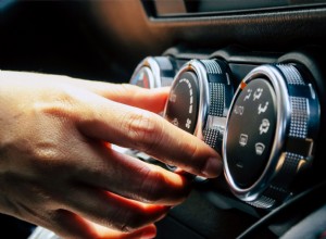 10 odborných tipů na letní péči o auto, aby vaše vozidlo fungovalo hladce 