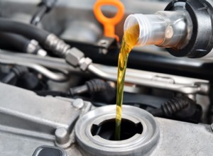 Jak určit nezbytnou údržbu vašeho auta:Praktický průvodce 