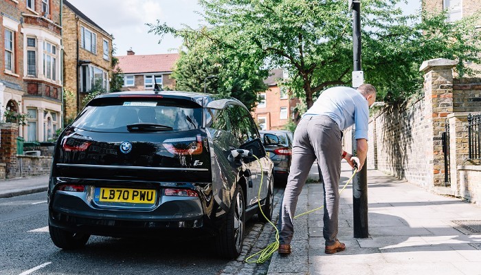 Jak platit za veřejné nabíjení elektromobilů ve Spojeném království – jednoduché, bezpečné a cenově dostupné 