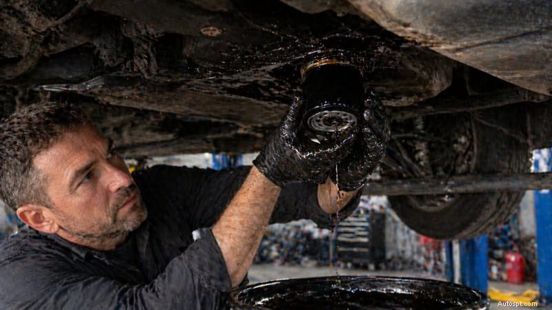 Vysvětlení úniků automobilového oleje:Příčiny, příznaky, opravy a odhady nákladů – Rx mechanik 