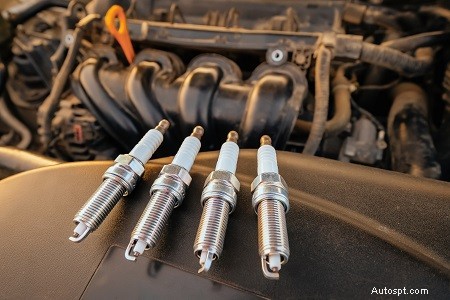 Co způsobuje rozsvícení kontrolky motoru – Rychlý průvodce 