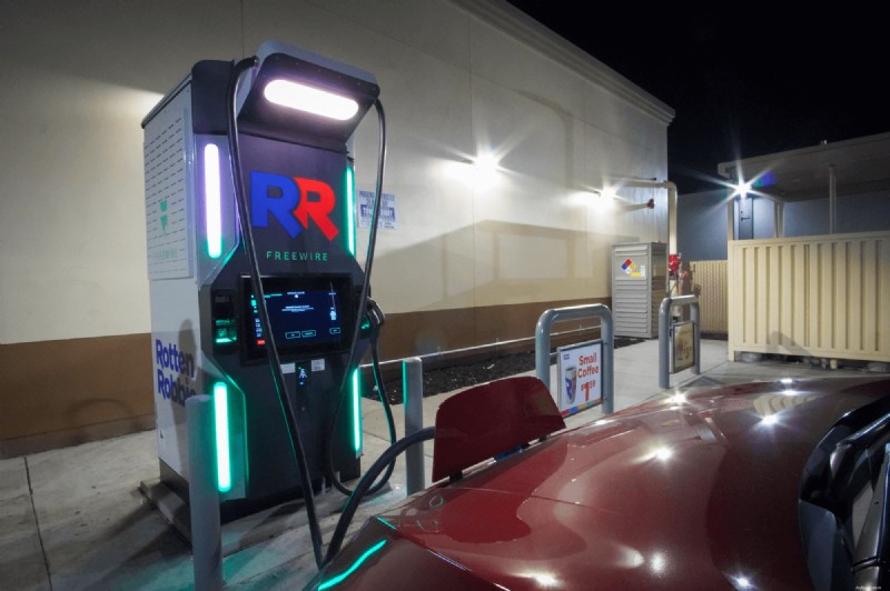 5 základního vybavení pro vynikající zážitek z nabíjení veřejného elektromobilu 