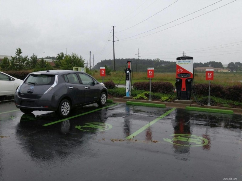 Proč mají elektromobily do 200 mil stále smysl 