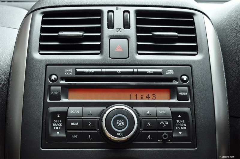 Proč se vaše auto stereo zapíná, ale nevydává žádný zvuk – běžné příčiny a rychlá řešení 