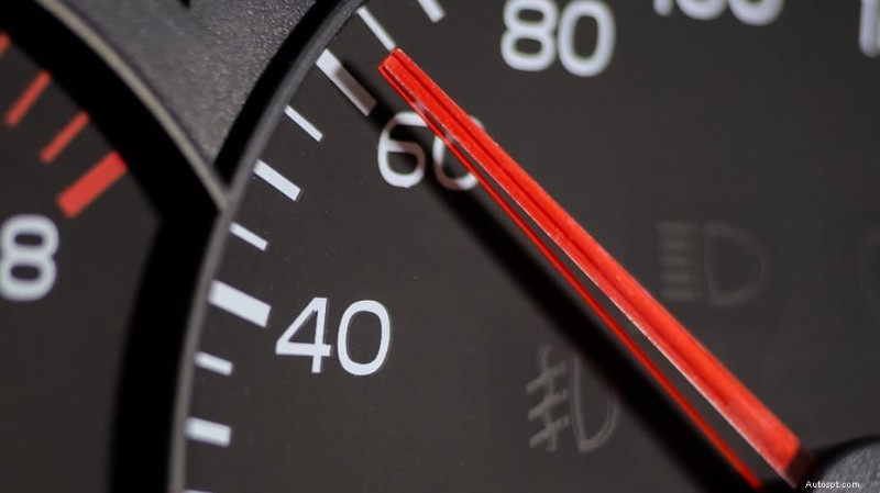 Proč se vaše auto chvěje nad 60 MPH (a jak to opravit) 