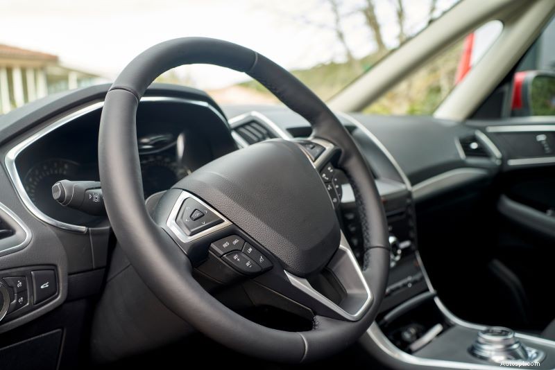 Automobilové trendy pro rok 2026:Bezpečnost, umělá inteligence a cenově dostupné elektromobily, které byste měli znát 