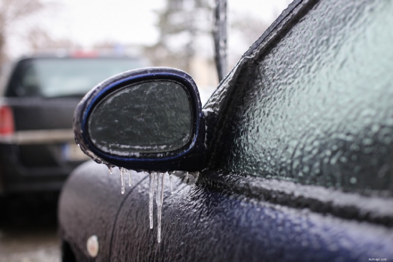 Rychlý průvodce:Jak nastartovat auto, když baterie nefunguje v chladném počasí 