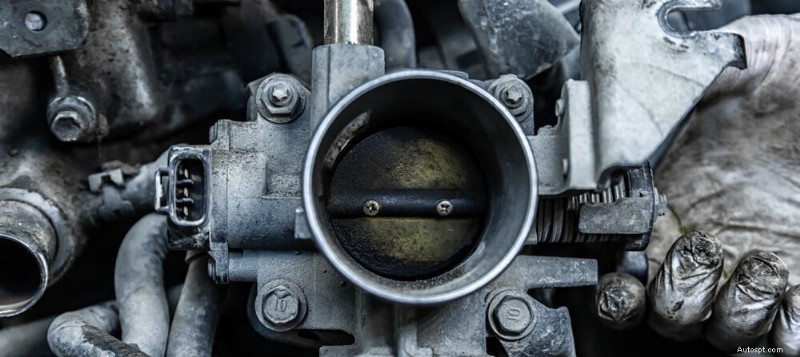 Proč vaše auto cuká při zpomalování? Příčiny, diagnostika a opravy 