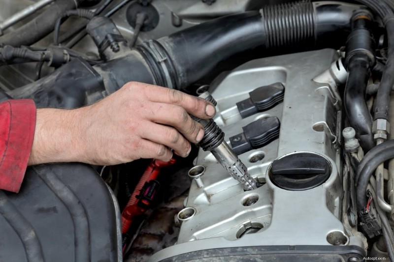Proč vaše auto cuká při zpomalování? Příčiny, diagnostika a opravy 