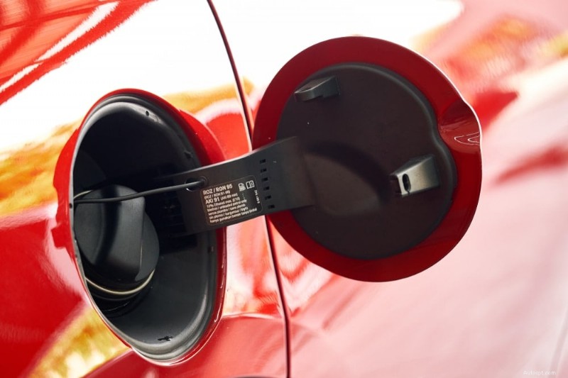 Upozornění na uzávěr palivové nádrže Honda Accord:Příčiny, příznaky a rychlá řešení 