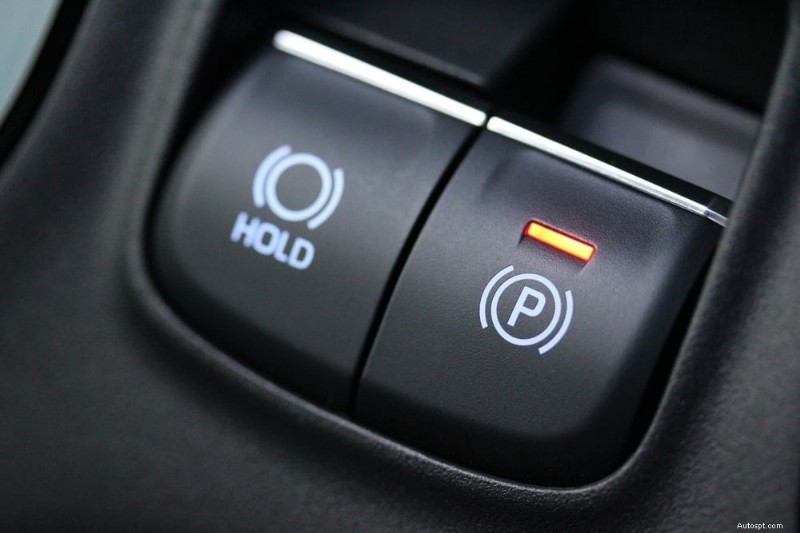 Odstraňování problémů s elektrickou parkovací brzdou:Běžné příčiny a rychlá řešení pro moderní vozidla 