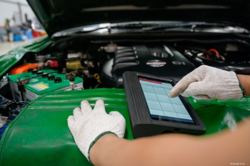 Odstraňování problémů s elektrickou parkovací brzdou:Běžné příčiny a rychlá řešení pro moderní vozidla 