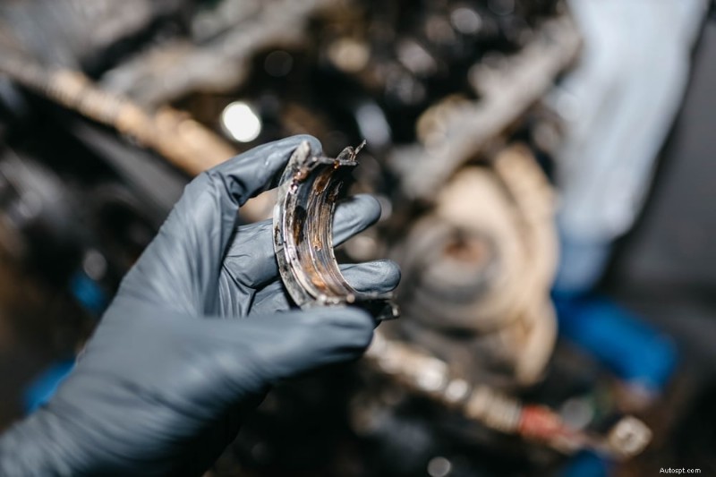 Co způsobuje klepání v motoru vašeho auta a jak je opravit 