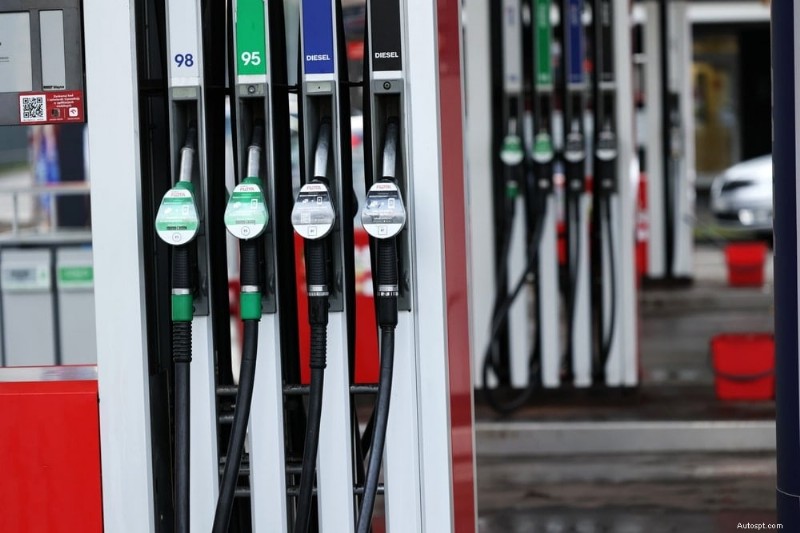 Co způsobuje klepání v motoru vašeho auta a jak je opravit 