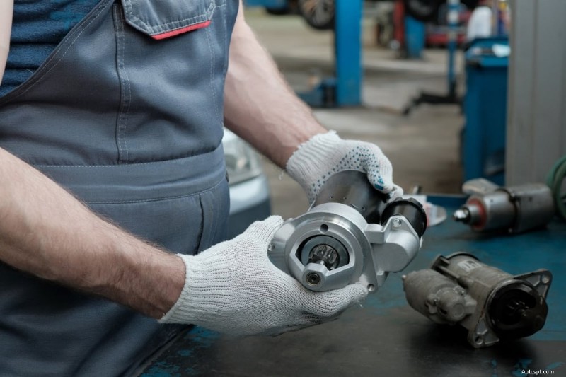 Auto startuje hrubě, ale běží hladce:Příčiny a opravy 