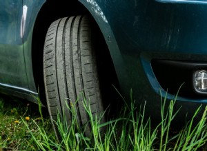 Průvodce základními kontrolami brzdových destiček:Udržujte svůj vůz bezpečný a spolehlivý 