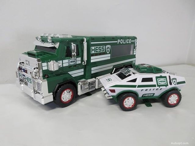Jak se Hess Trucks stal ikonou prázdnin:Dědictví sezónních dodávek 
