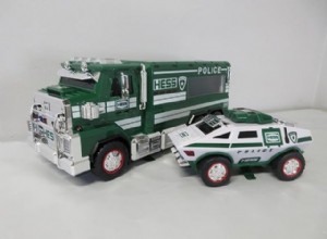 Jak se Hess Trucks stal ikonou prázdnin:Dědictví sezónních dodávek 