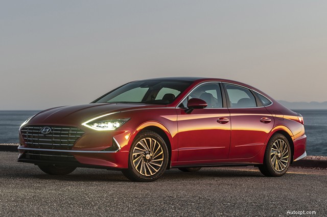 Recenze z testovací jízdy:Toyota Avalon Hybrid – luxus splňuje ekologickou účinnost 