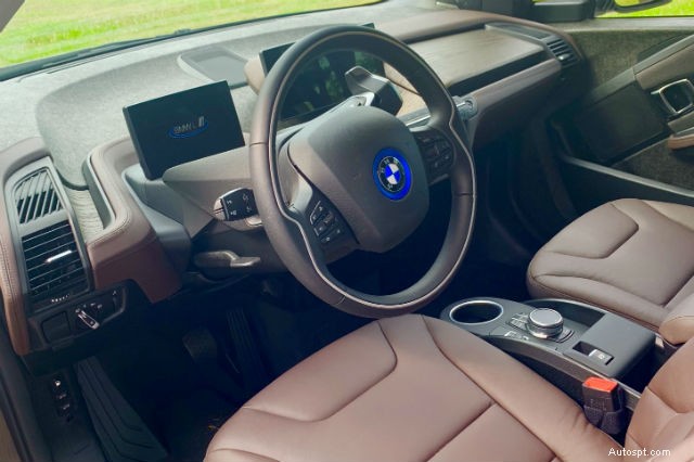 Recenze BMW i3s:Elektrizující výkon a luxus na silnici 