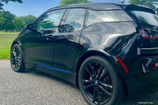 Recenze BMW i3s:Elektrizující výkon a luxus na silnici 