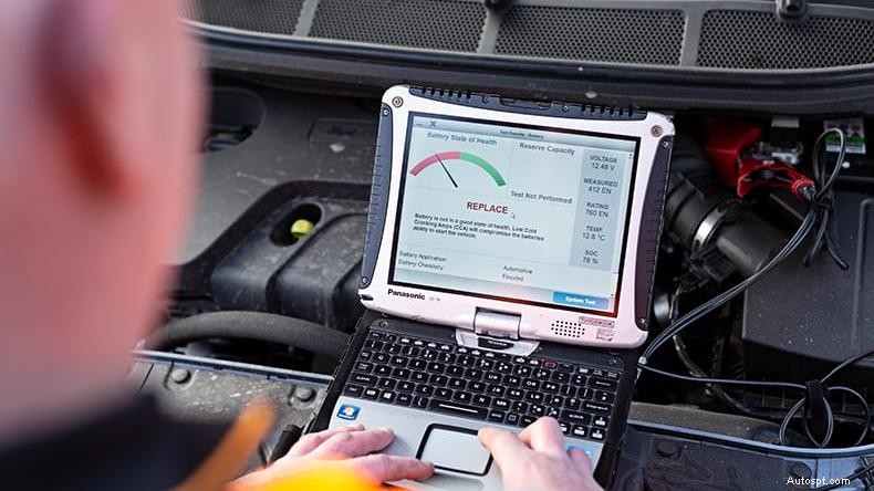 Podrobný průvodce diagnostikou a opravou vybité autobaterie 