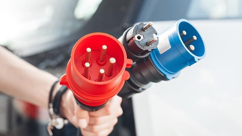Nejlepší průvodce nabíječkami, konektory a rychlostmi nabíjení elektromobilů 