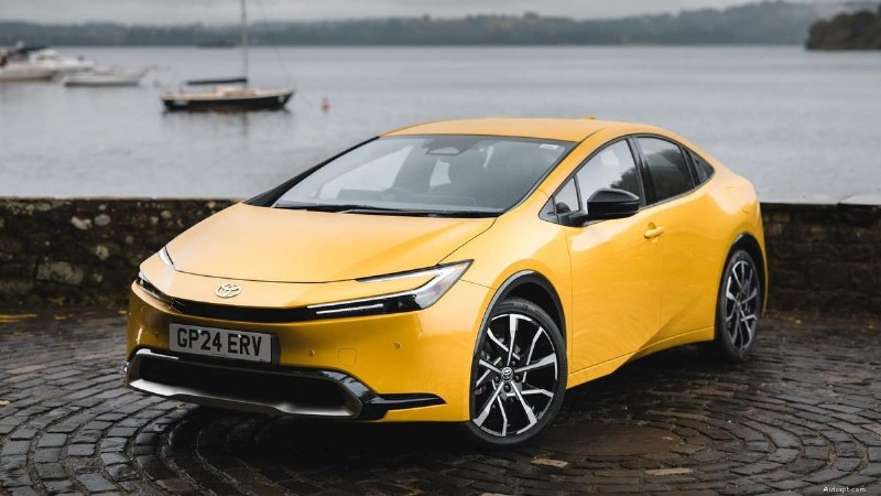 Hybrid, plug-in hybrid nebo elektromobil? Jak si vybrat správnou možnost v roce 2024 