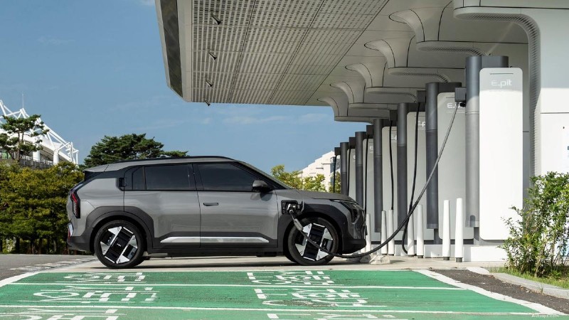 Hybrid, plug-in hybrid nebo elektromobil? Jak si vybrat správnou možnost v roce 2024 