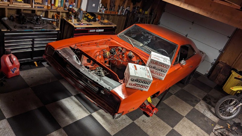 Upgrade 69 Dodge Charger:Od výměny Bolt-In Suspension k velkému výrobnímu projektu 