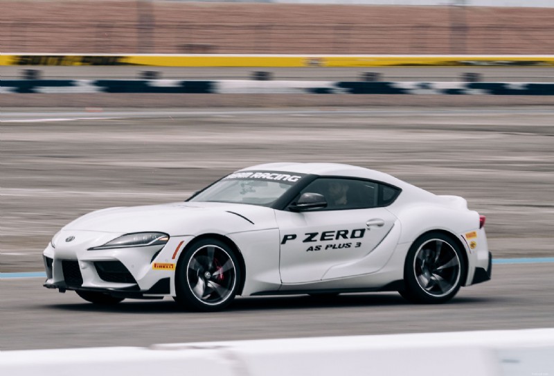 Recenze Pirelli P Zero AS Plus 3:Celoroční pneumatika, která poskytuje výkon a spolehlivost 
