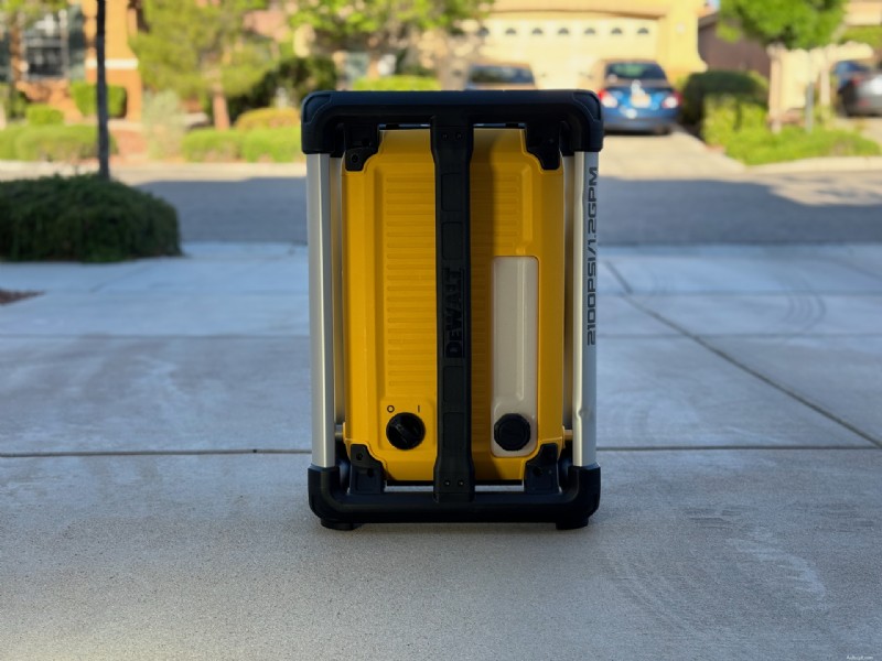 Recenze elektrické tlakové myčky DeWalt 2100psi – výkon, spolehlivost a hodnota 