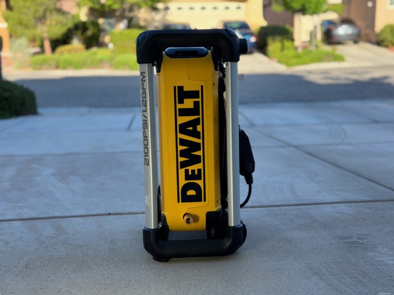 Recenze elektrické tlakové myčky DeWalt 2100psi – výkon, spolehlivost a hodnota 
