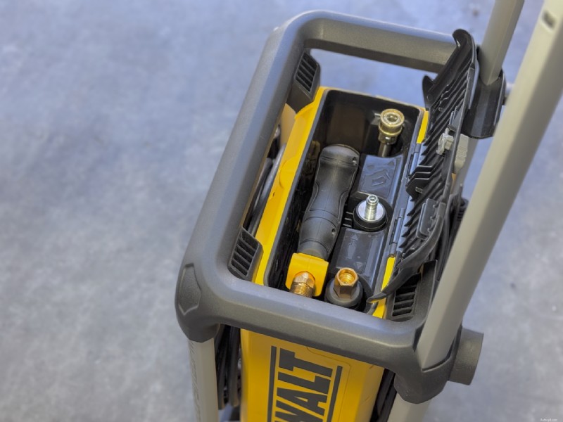 Recenze elektrické tlakové myčky DeWalt 2100psi – výkon, spolehlivost a hodnota 