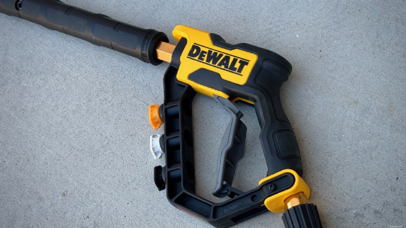 Recenze elektrické tlakové myčky DeWalt 2100psi – výkon, spolehlivost a hodnota 