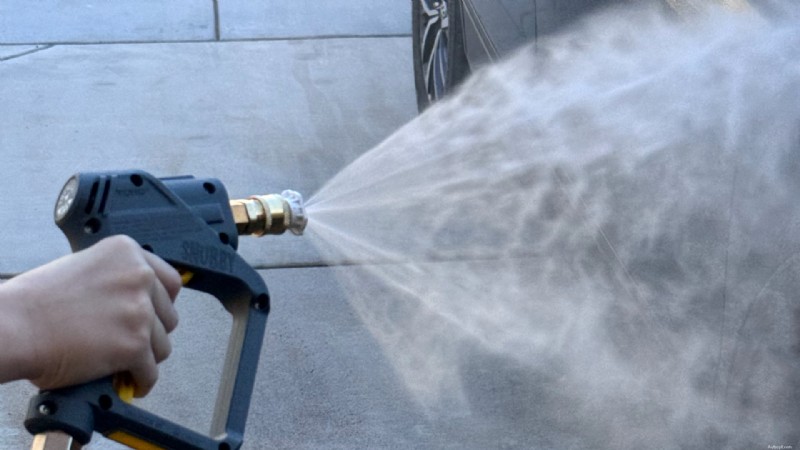 Recenze elektrické tlakové myčky DeWalt 2100psi – výkon, spolehlivost a hodnota 