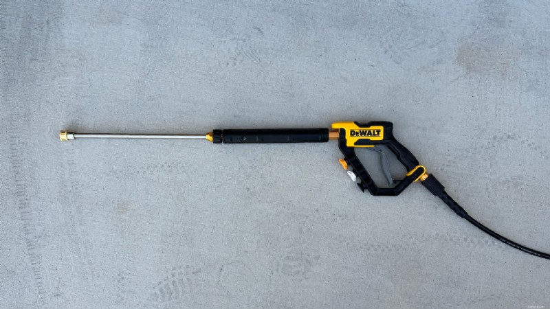 Recenze elektrické tlakové myčky DeWalt 2100psi – výkon, spolehlivost a hodnota 