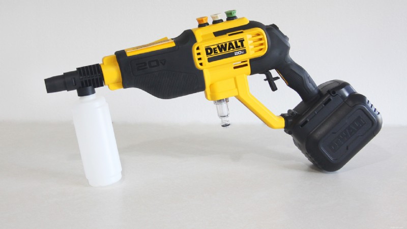 Recenze bezdrátového čističe DeWalt 20V MAX:550 PSI pro čištění bez skvrn 