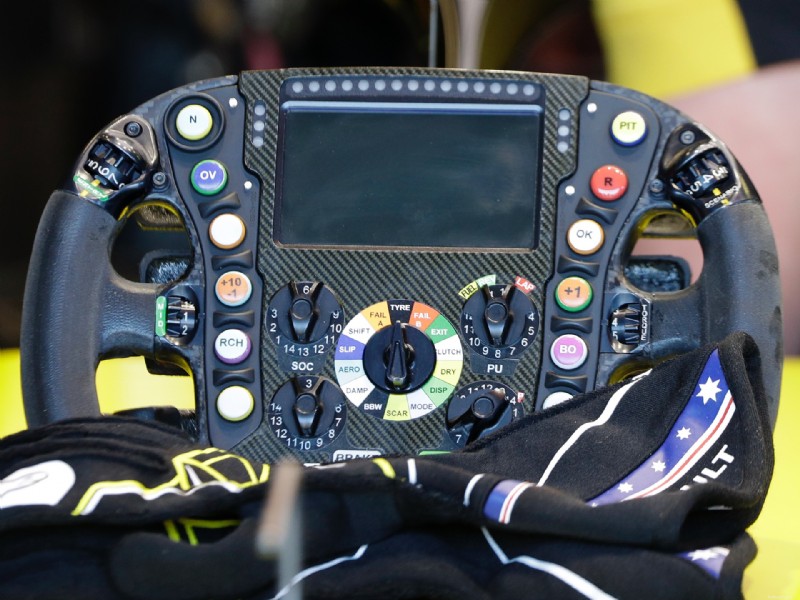 Kompletní průvodce volanty F1:Vysvětlení všech tlačítek, pádel a knoflíků 