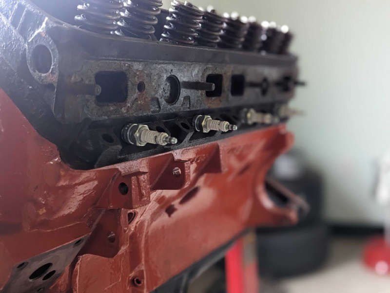 Diesel vs. Benzín:Vysvětlení klíčových rozdílů 