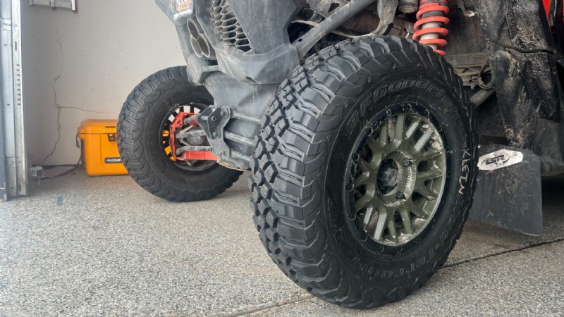 Proč jsou pneumatiky automobilů černé – osvědčené vysvětlení 