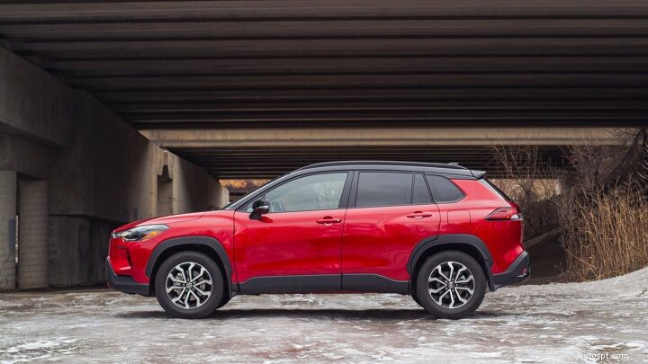 Subaru Crosstrek Hybrid vs Toyota Corolla Cross Hybrid:Odborná recenze a srovnání vedle sebe 