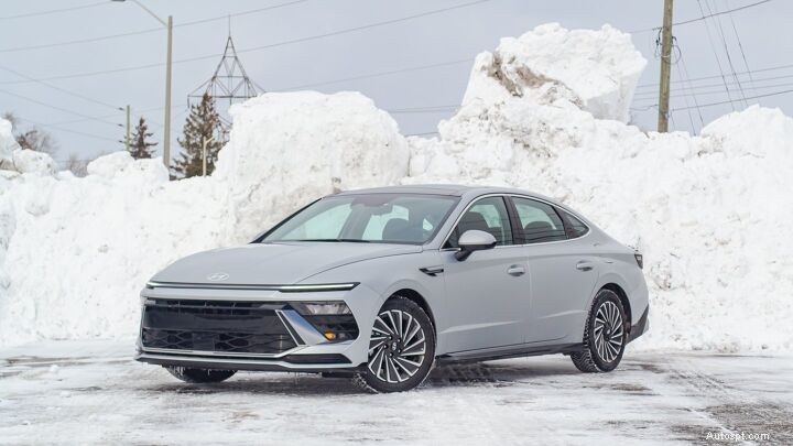 Zúčtování hybridního sedanu:srovnání Toyota Camry, Honda Accord a Hyundai Sonata 