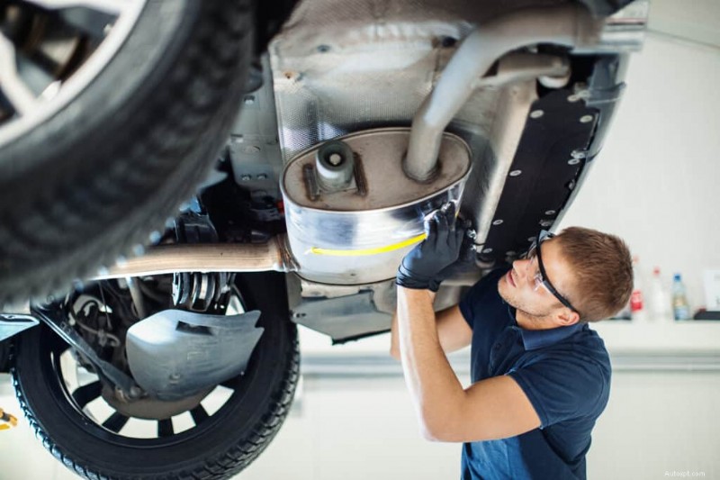 Odborný průvodce řešením běžných problémů s výfuky automobilů 