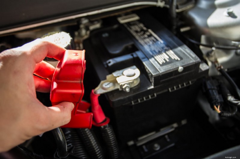 Jak čistit elektrické součásti vašeho auta pro dlouhou životnost 