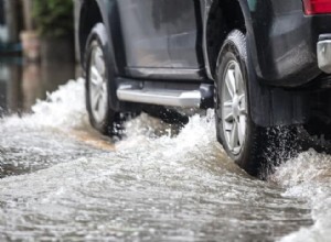 Jak bezpečně obnovit své auto po dešti:Odborné kroky a opravy 