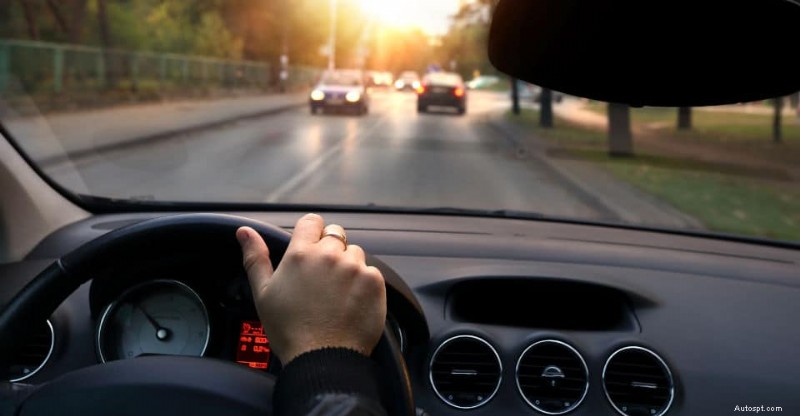 Jízda s vadným uchycením motoru:Rizika a rychlá řešení 