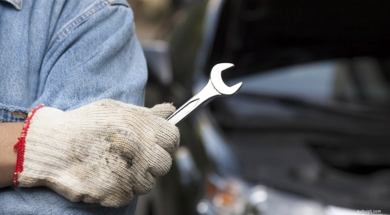 Jízda s vadným uchycením motoru:Rizika a rychlá řešení 